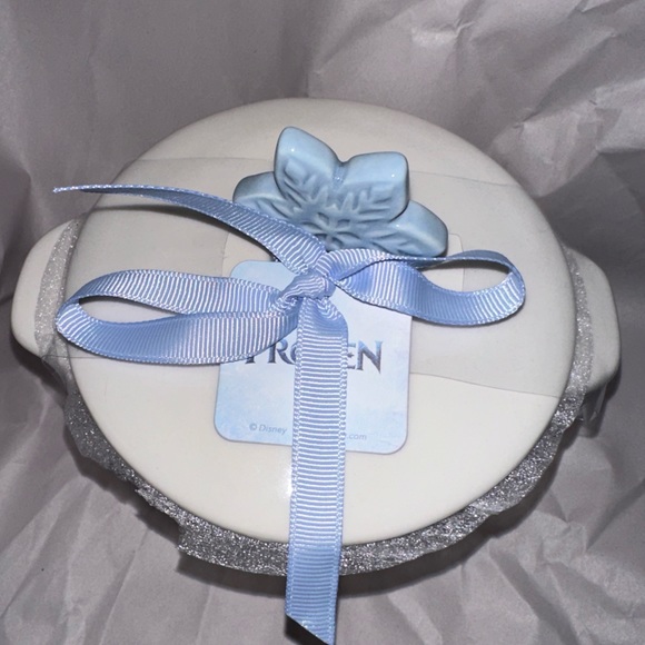 * New * Rare * Rae Dunn Disney Frozen Mini serving pot / sugar holder - Picture 4 of 4